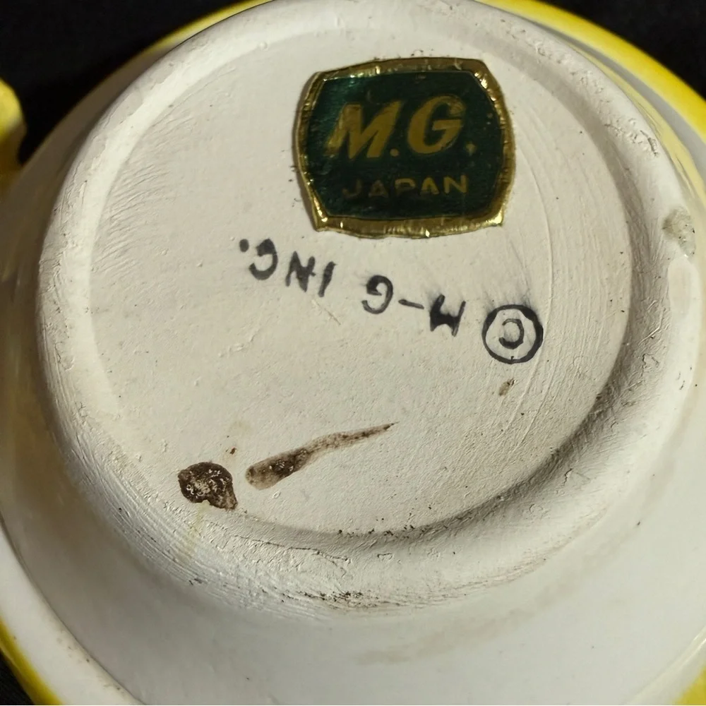 M.G. Japan Yellow Beehive Measuring Cups, Vintage